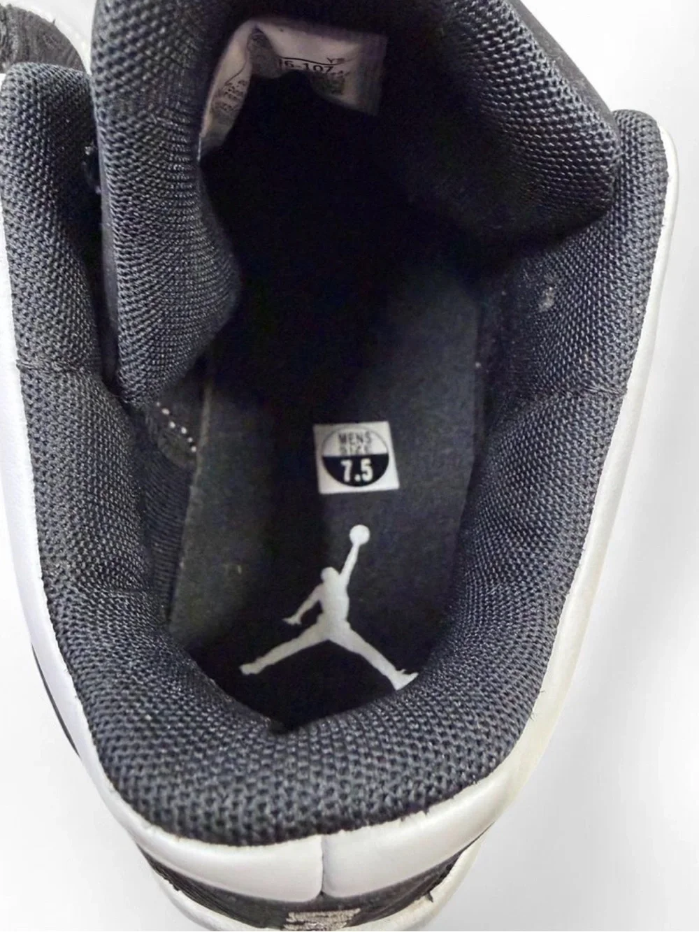 Air Jordan Max Aura 2 - White, Black & Gold - Men’s Size 7.5